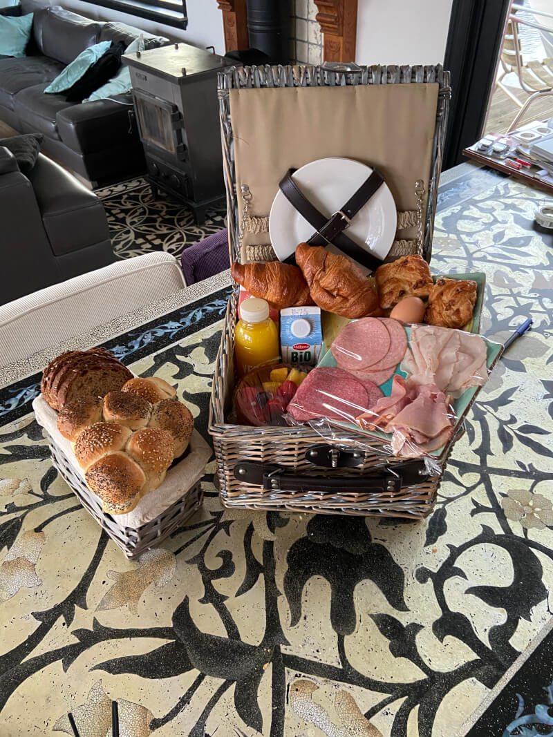 Enjoy a luxury breakfast during your stay in Houseboat room Diem